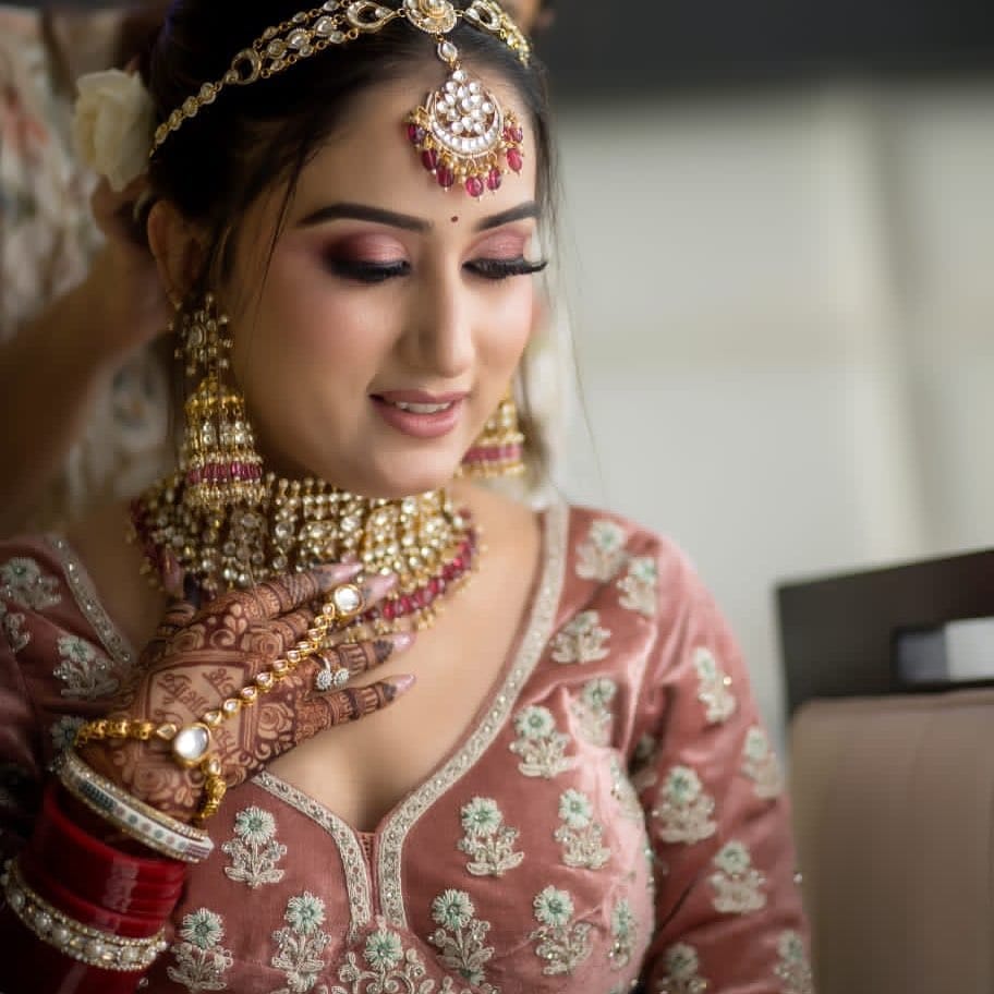 Post 10 by Sona Motwani | Makeup Artist | Hairstylist | Vadodara on Instagram (image)