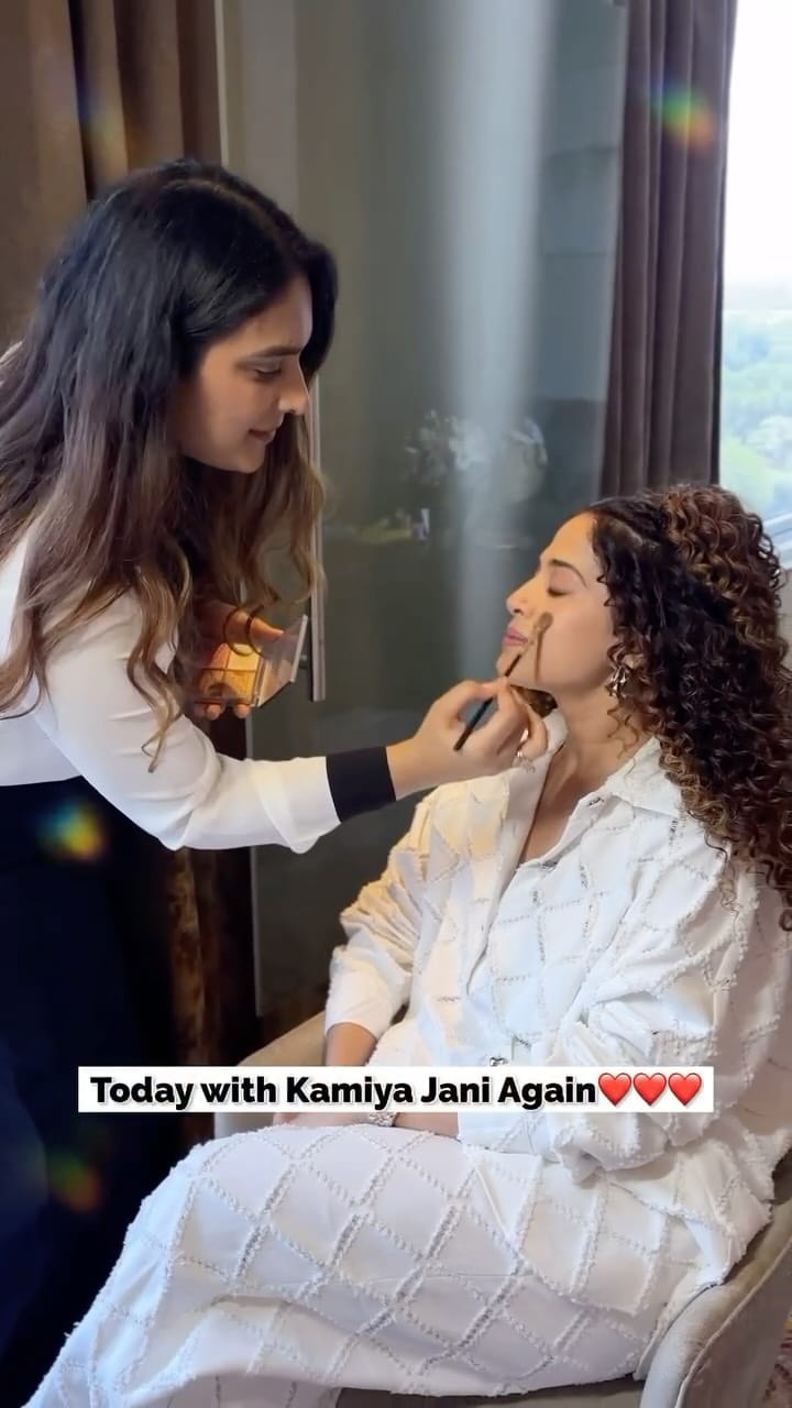 Post 7 by Sona Motwani | Makeup Artist | Hairstylist | Vadodara on Instagram (video)