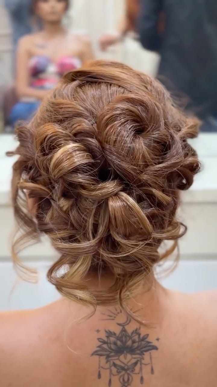 Post 4 by Sona Motwani | Makeup Artist | Hairstylist | Vadodara on Instagram (video)
