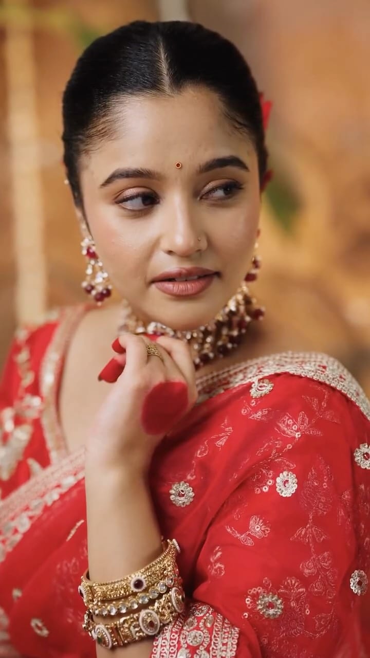 Post 10 by Surbhi Deshpande on Instagram (video)