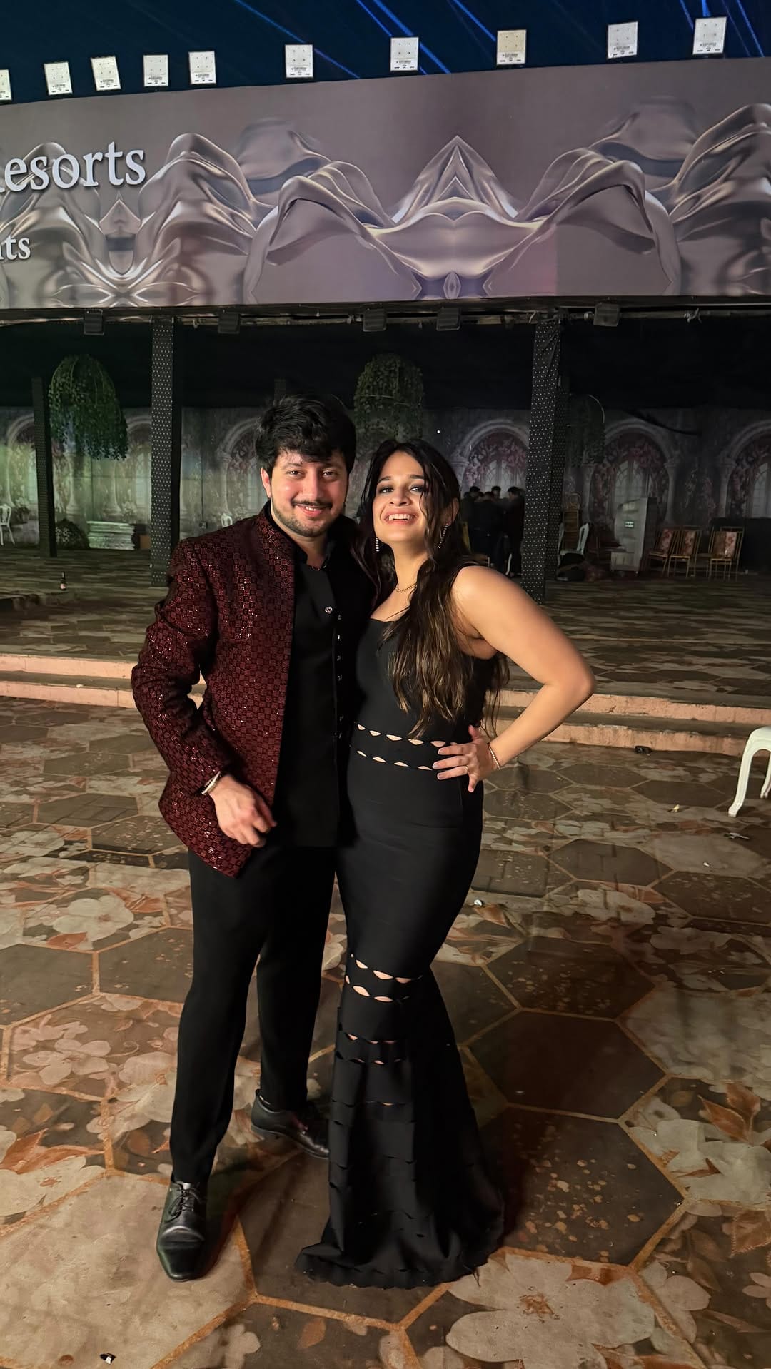 Post 4 by Simran Sudhija krishnani on Instagram (video)