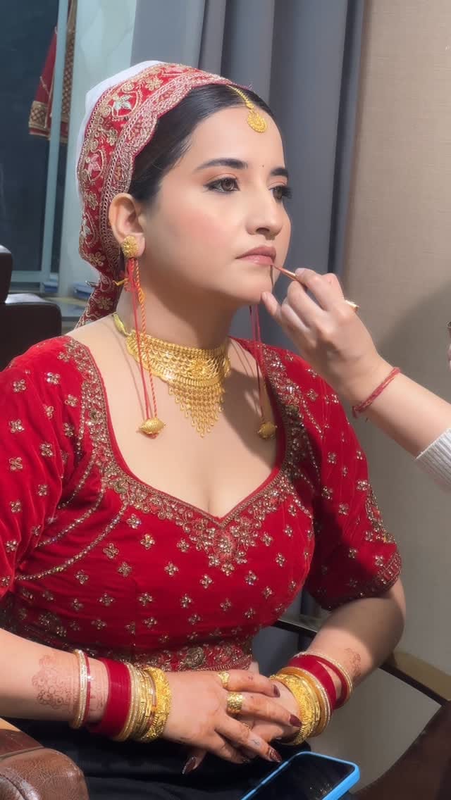 Post 8 by Jammu Makeup Artist on Instagram (video)