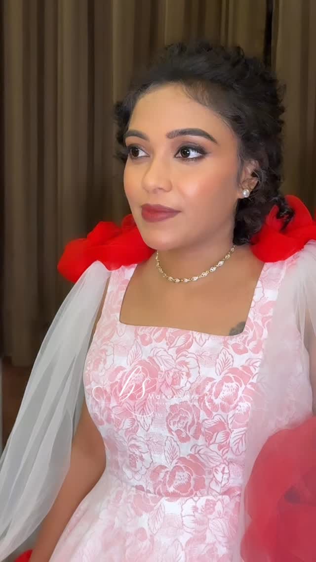 Post 4 by Bushrasayeed|bridalmakeupartist on Instagram (video)