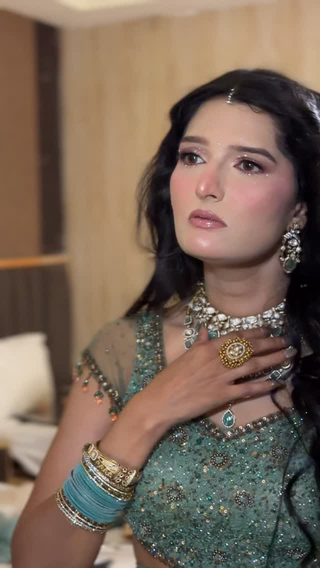 Post 4 by Manisha on Instagram (video)