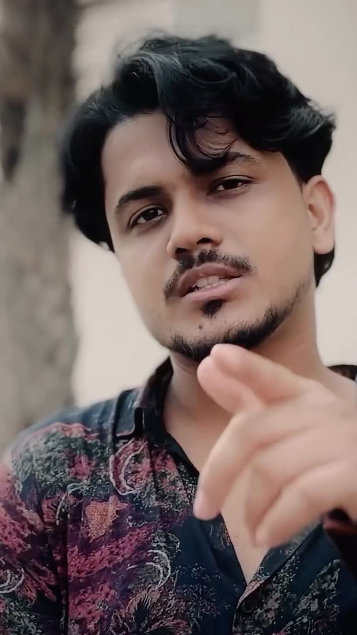 Post 3 by Karshav on Instagram (video)