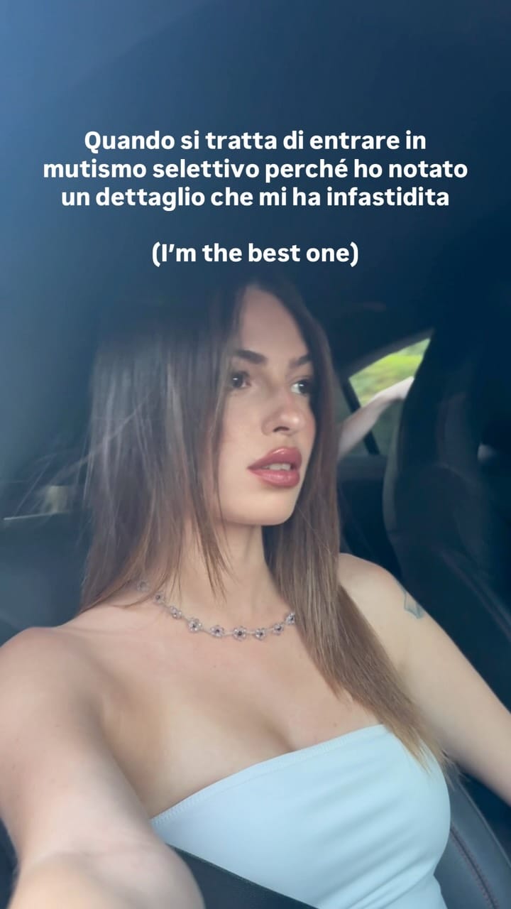 Post 2 by 𝒜𝓊𝓇ℴ𝓇𝒶 ♛ on Instagram (video)