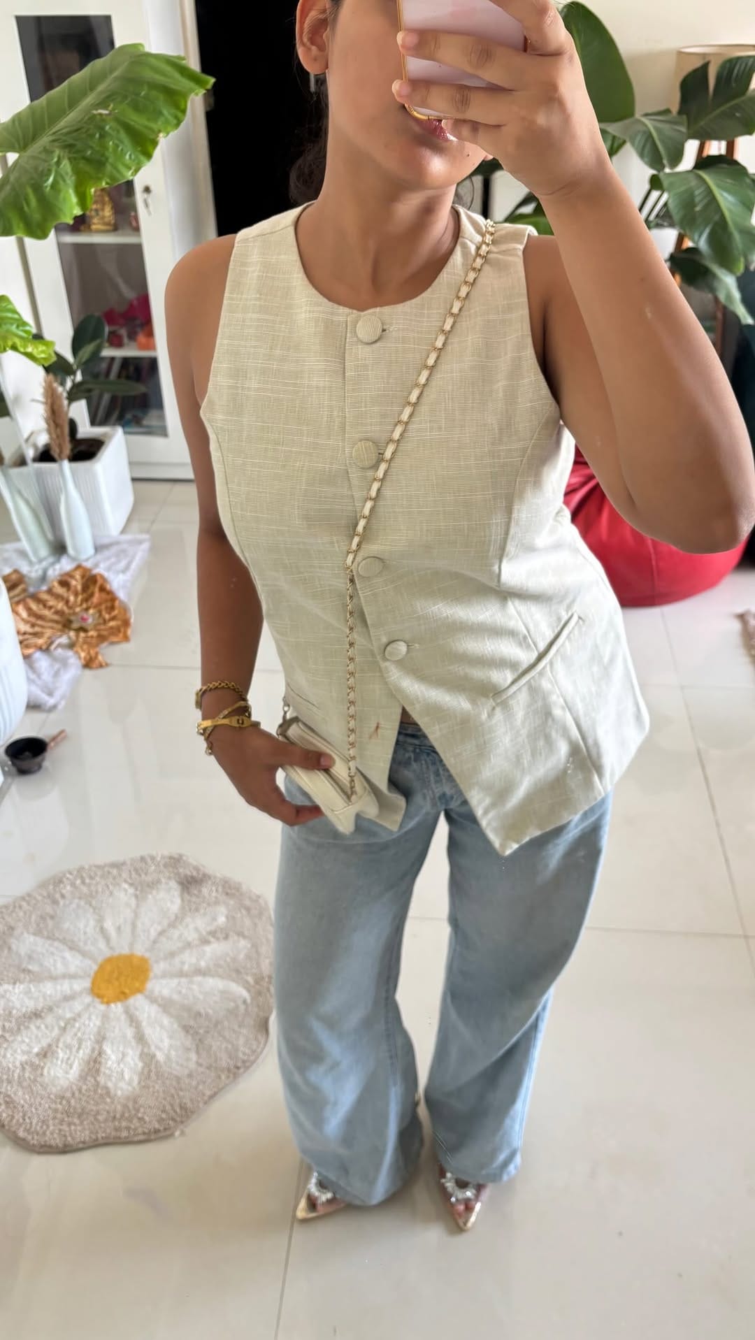 Post 6 by Appurva Ojha on Instagram (video)