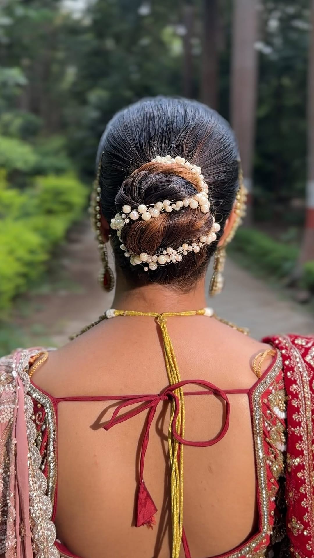 Post 3 by Kalyani Dharma | Pune Makeup-artist on Instagram (video)