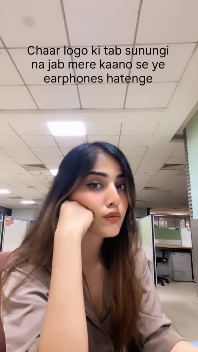 Post 8 by 𝗦𝗮𝗻𝘀𝗸𝗿𝗶𝘁𝗶 𝗦𝗶𝗻𝗴𝗵 on Instagram (video)
