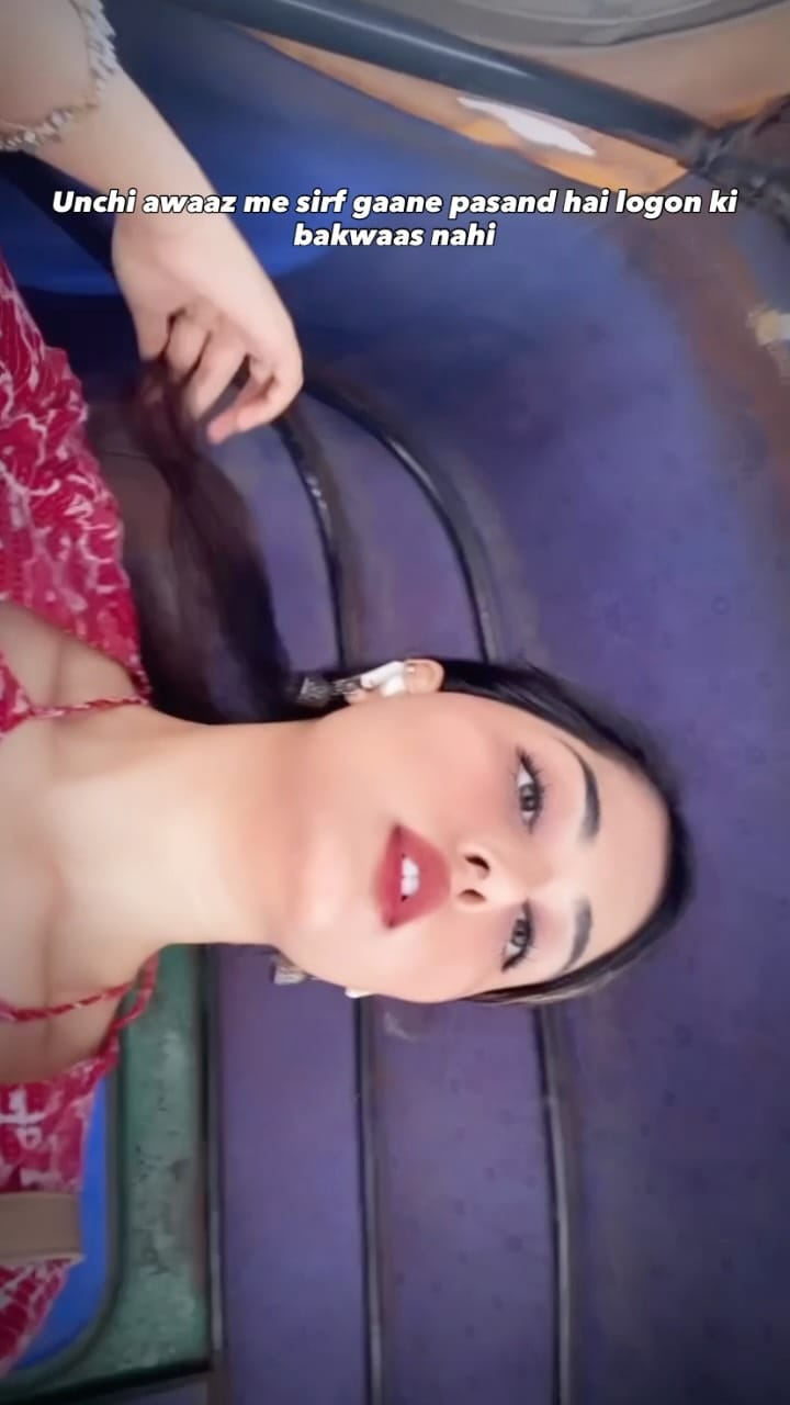 Post 5 by 𝗦𝗮𝗻𝘀𝗸𝗿𝗶𝘁𝗶 𝗦𝗶𝗻𝗴𝗵 on Instagram (video)