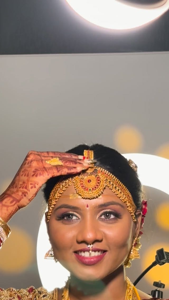 Post 4 by SapnaNair Makeovers🧿🇮🇳 on Instagram (video)