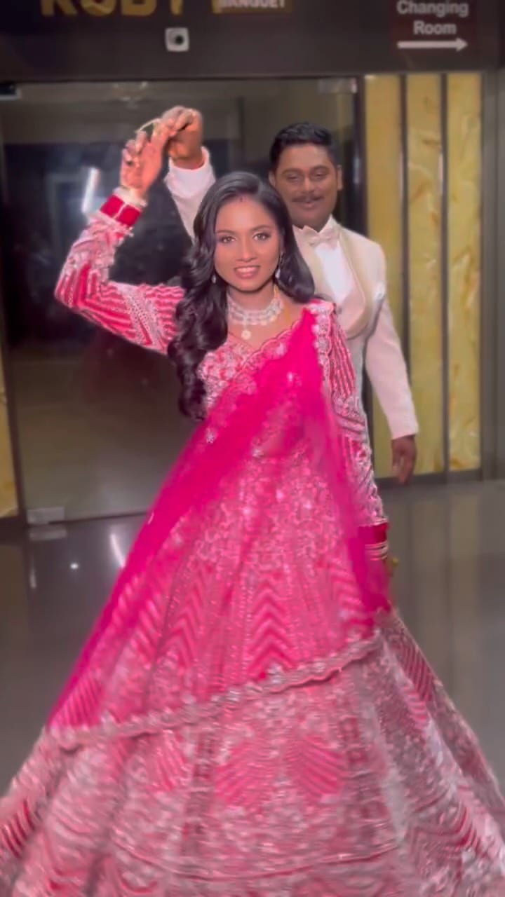 Post 1 by SapnaNair Makeovers🧿🇮🇳 on Instagram (video)