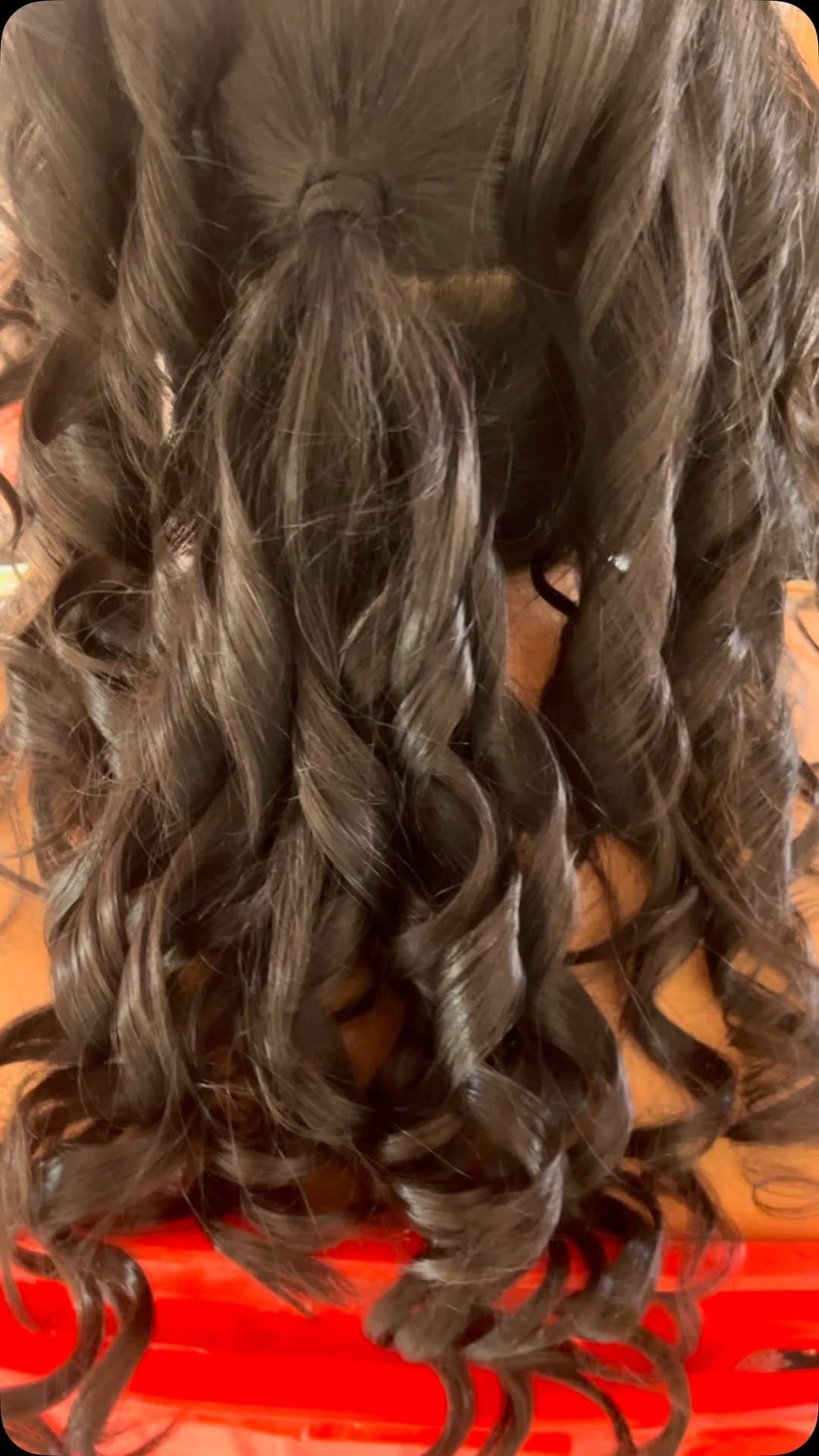 Post 2 by SapnaNair Makeovers🧿🇮🇳 on Instagram (video)