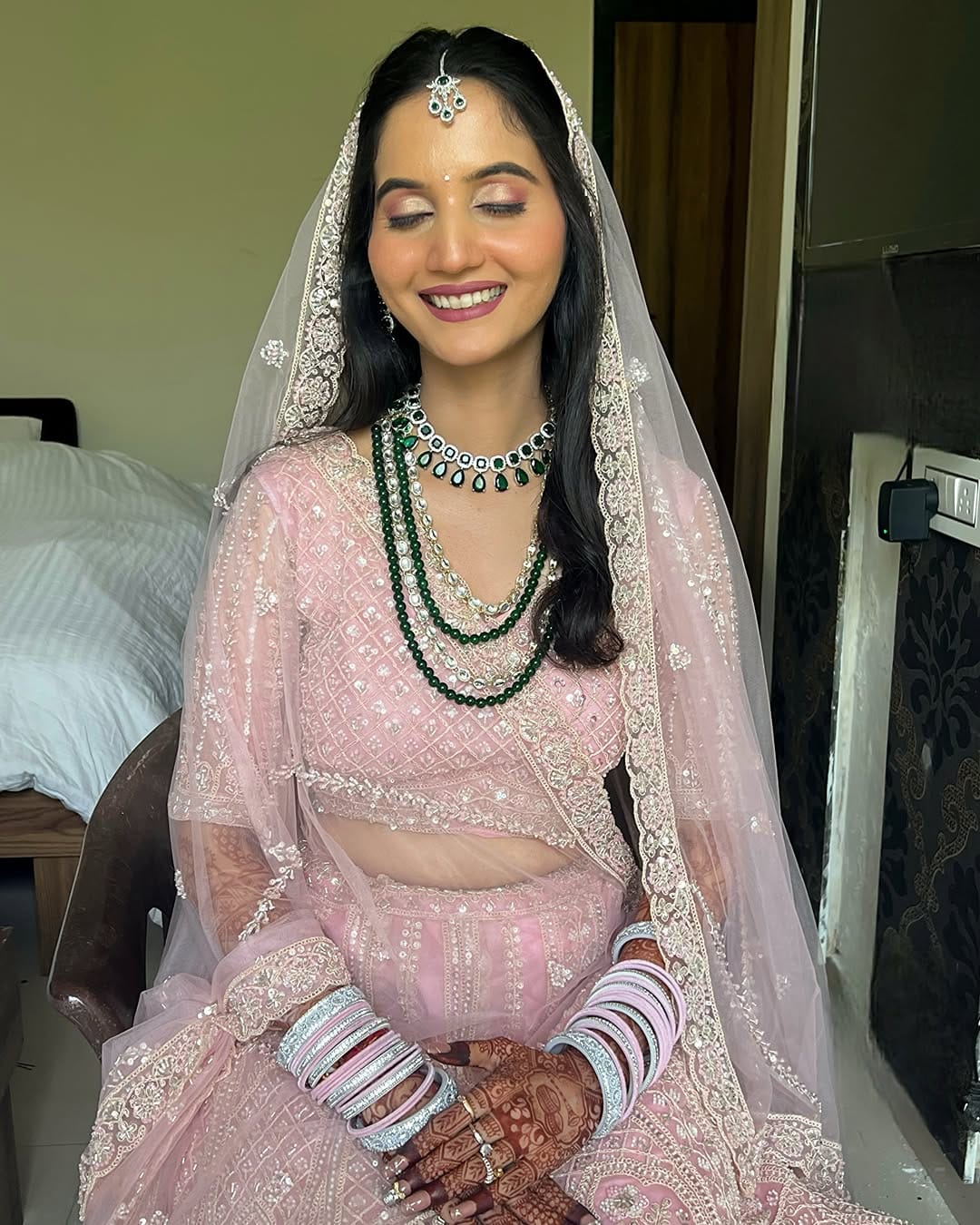 Post 7 by SapnaNair Makeovers🧿🇮🇳 on Instagram (carousel)