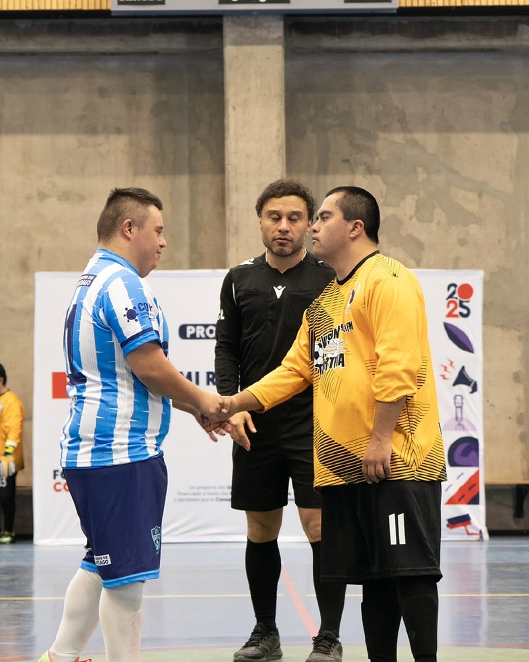Post 7 by FutsalDownChile on Instagram (carousel)