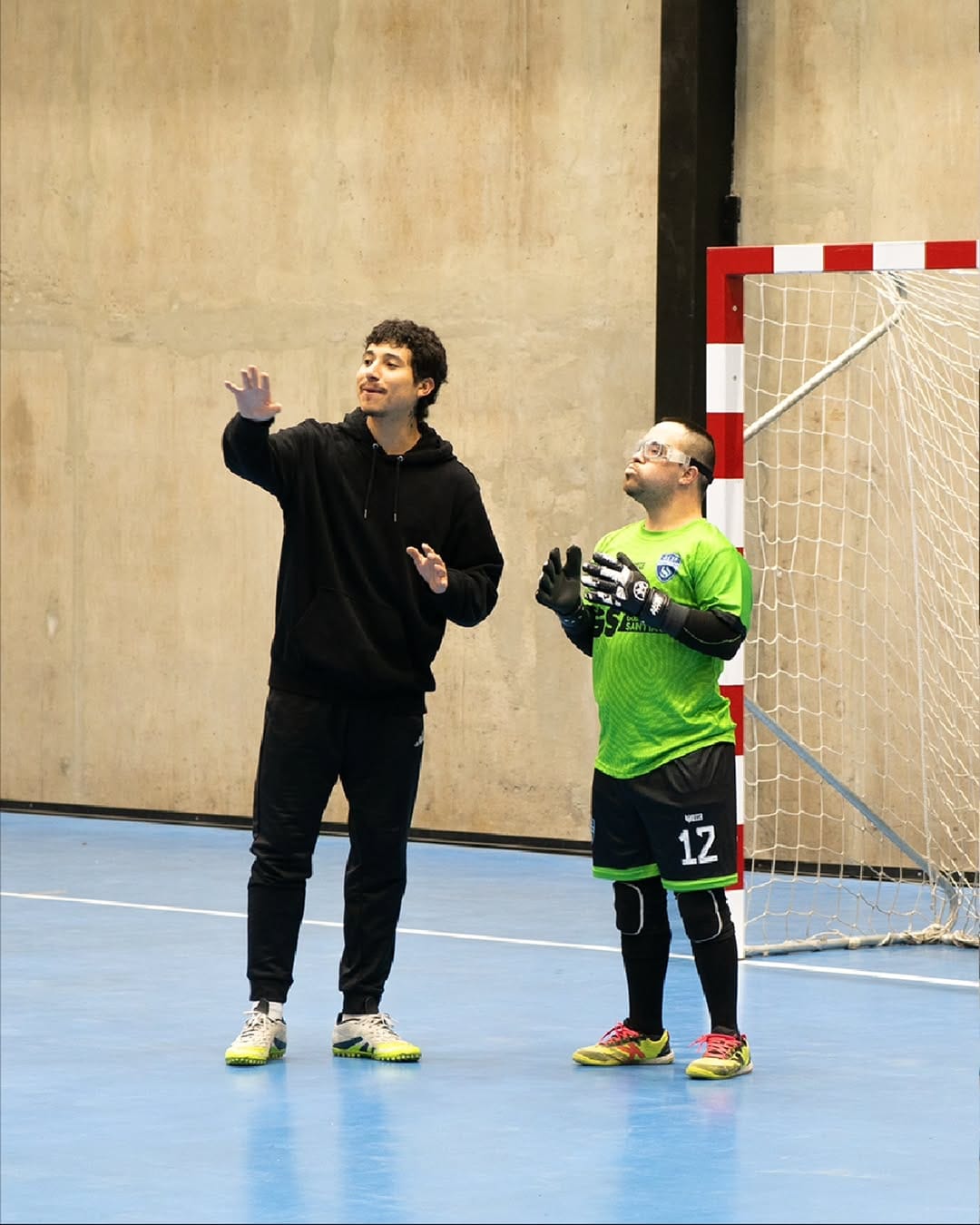 Post 6 by FutsalDownChile on Instagram (carousel)