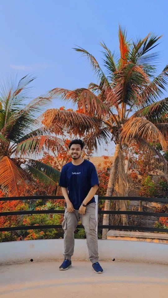 Post 4 by K R I S H on Instagram (video)