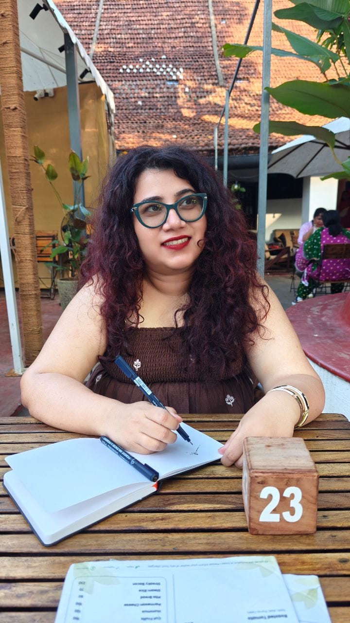 Post 9 by Abhidnya Waghmare ✨ Artist | Urban Sketching | Watercolor & Ink on Instagram (video)