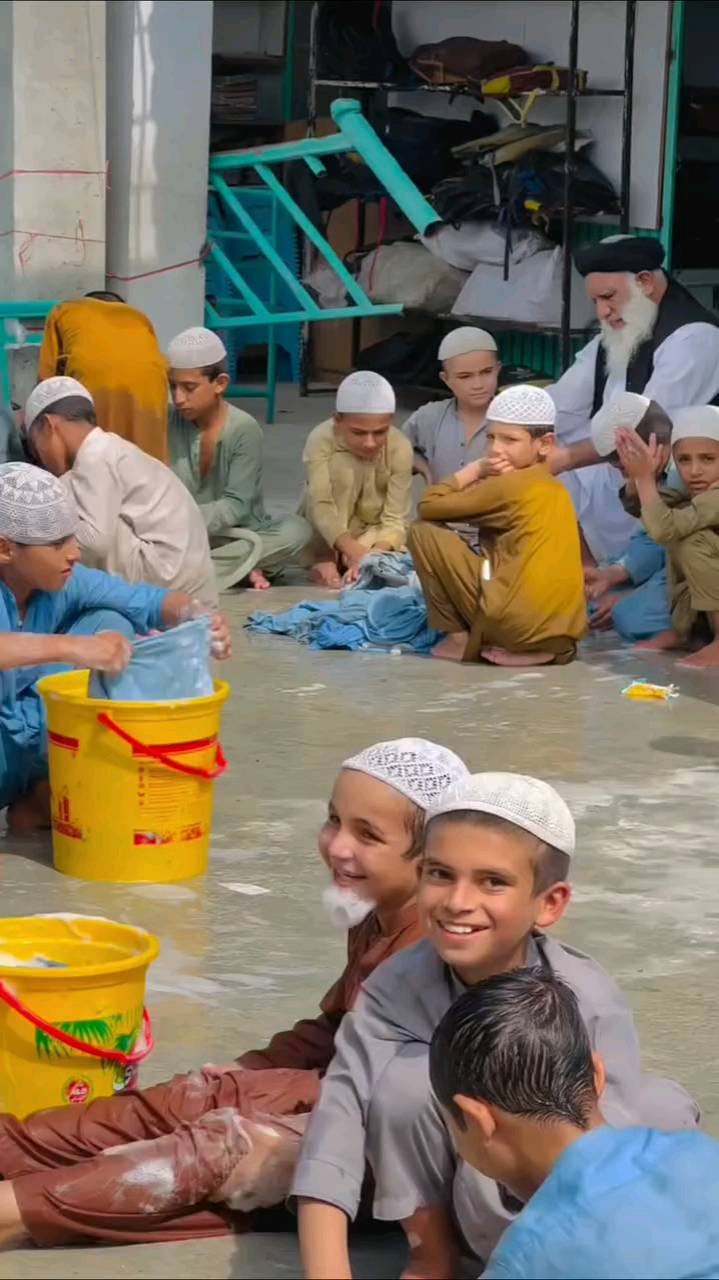 Post 4 by NABI KE GULAM on Instagram (video)