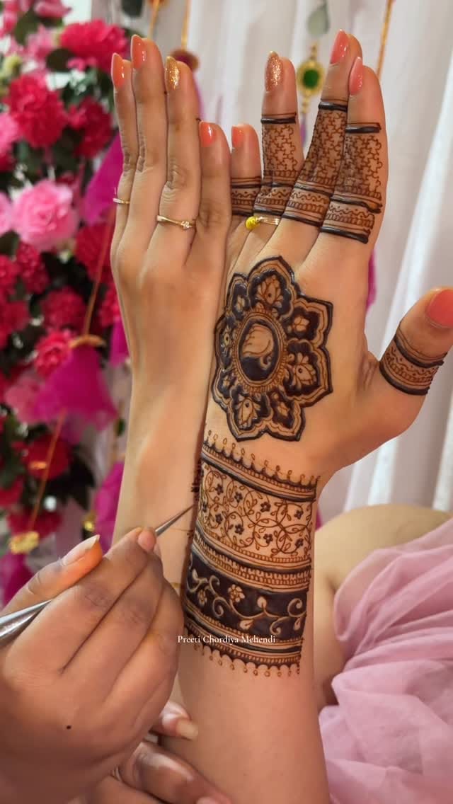 Post 4 by Jiya Chordiya | Bridal Mehendi Artist | Pune on Instagram (video)