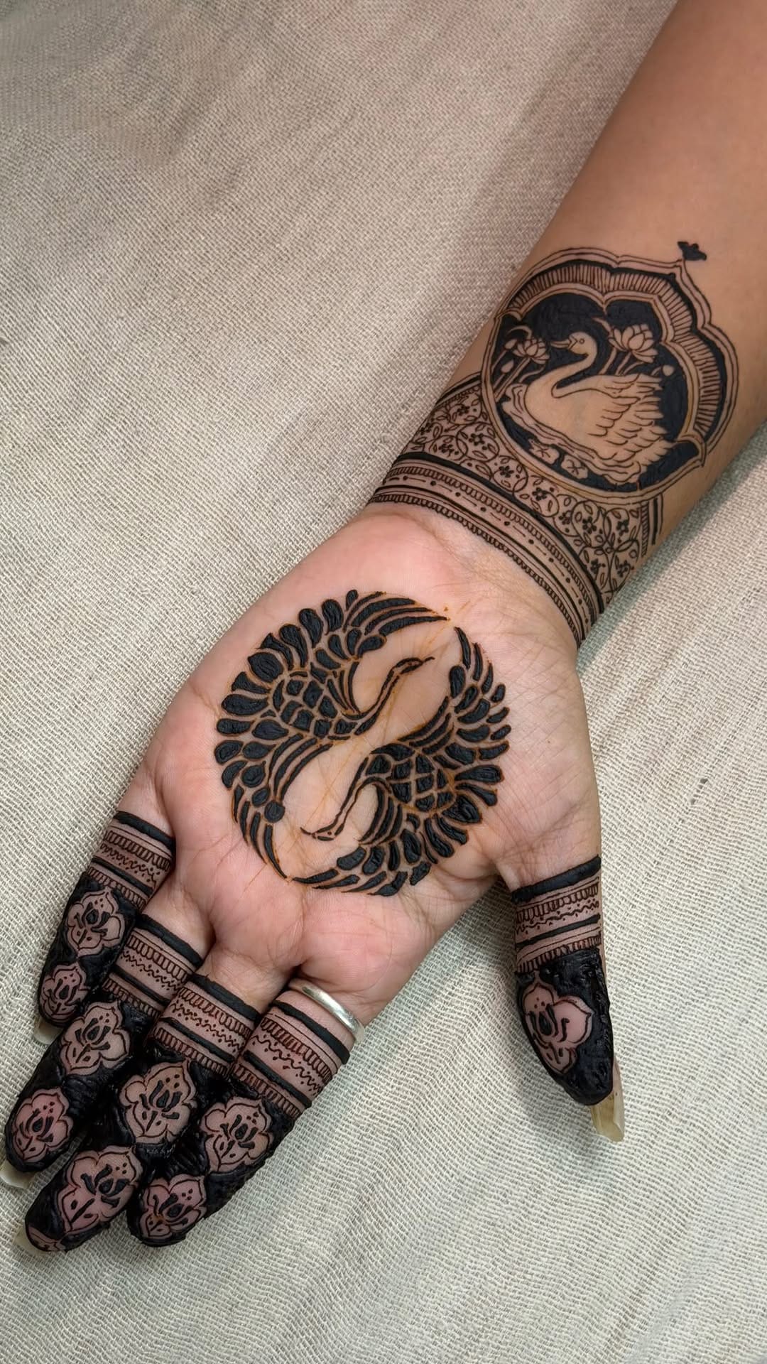 Post 6 by Jiya Chordiya | Bridal Mehendi Artist | Pune on Instagram (video)