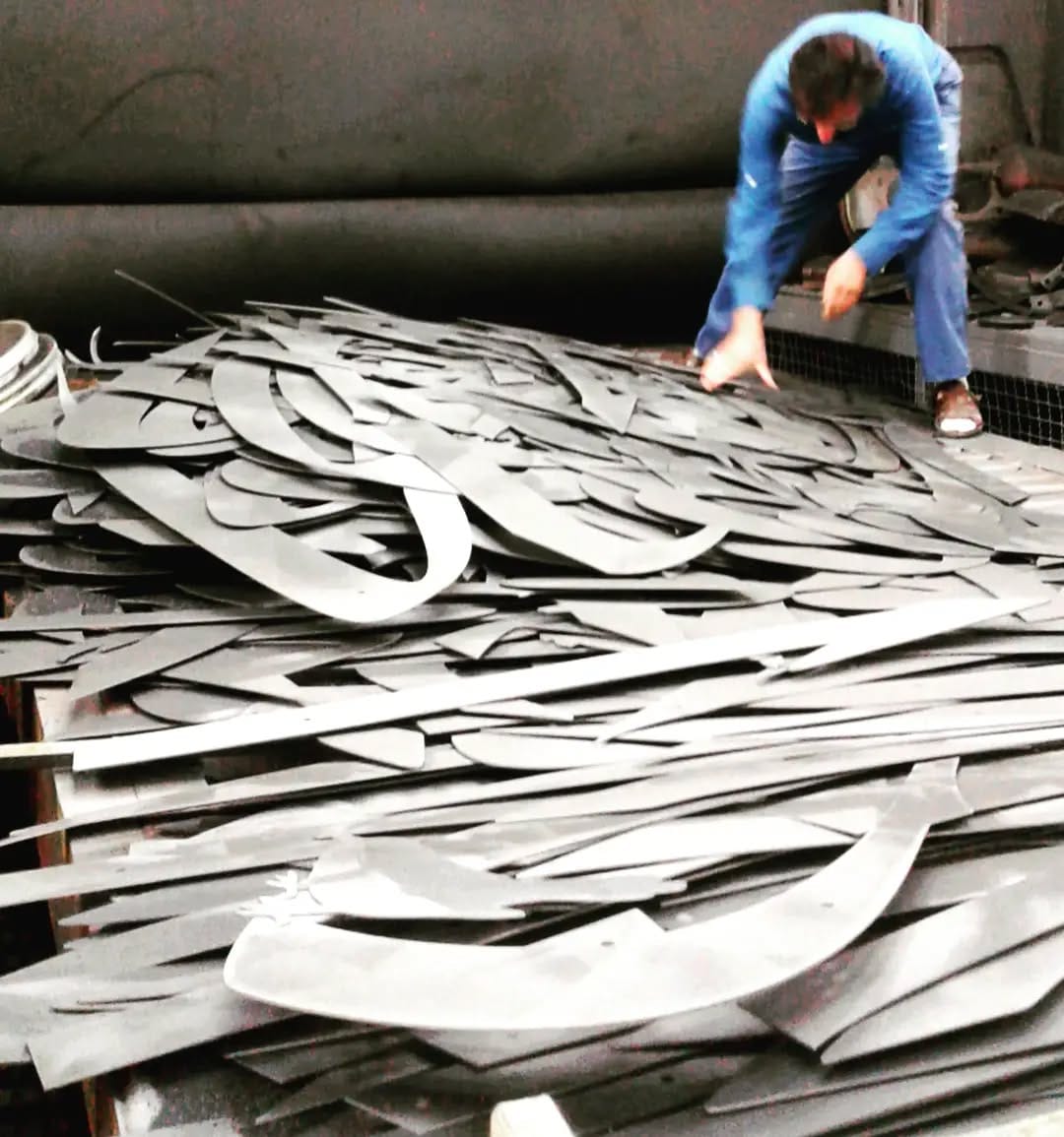 Post 3 by parametric art . موسیقی تصویری on Instagram (carousel)