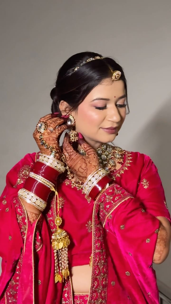 Post 1 by Gunjita Dewat || Ajmer,Pushkar,Jaipur Bridal makeup artist on Instagram (video)