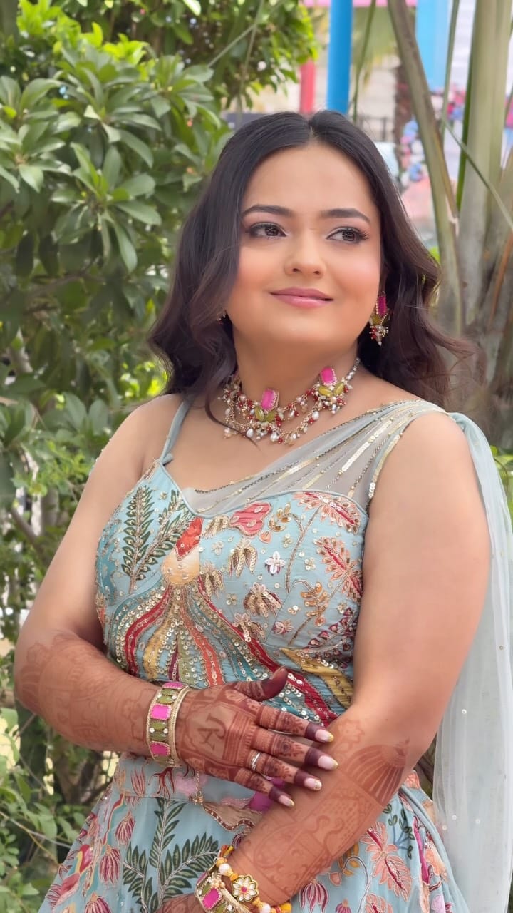 Post 5 by Gunjita Dewat || Ajmer,Pushkar,Jaipur Bridal makeup artist on Instagram (video)
