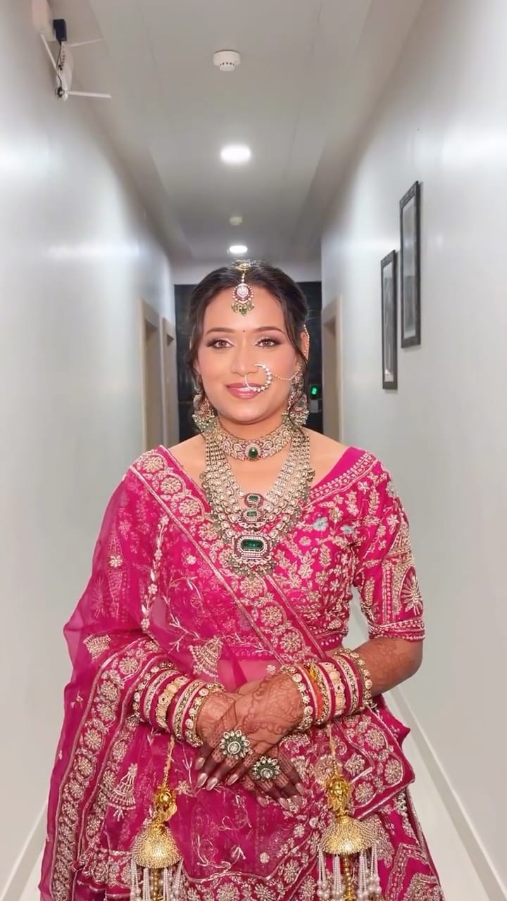 Post 1 by Tanu Garg-Jaipur makeup Artist on Instagram (video)
