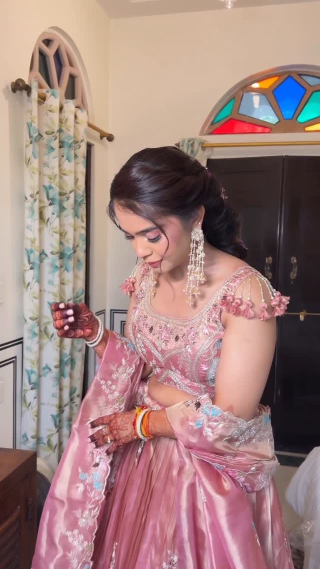 Post 4 by Tanu Garg-Jaipur makeup Artist on Instagram (video)