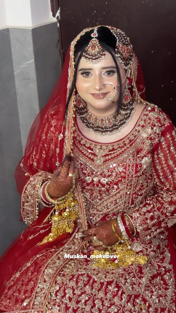 Post 7 by Muskan makeover on Instagram (video)