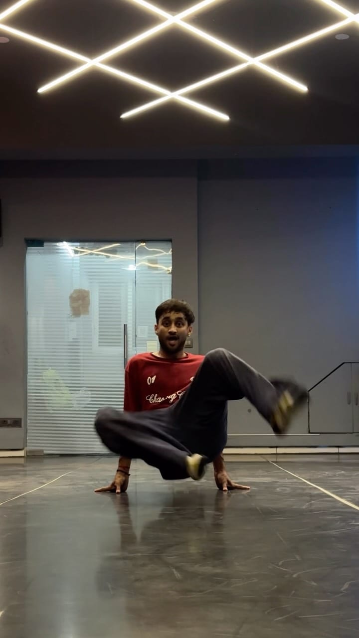 Post 5 by Bicky Yadav🐒 on Instagram (video)