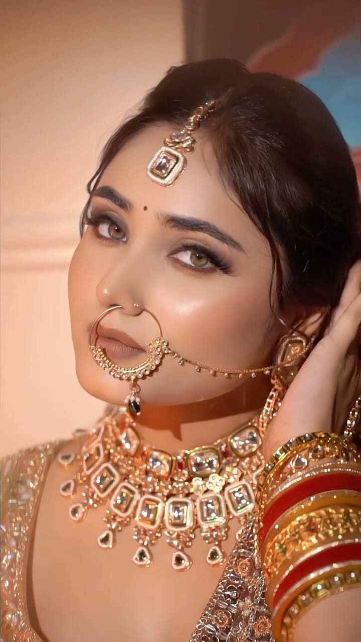 Post 9 by Vartika - Jaipur Makeup Artist on Instagram (video)