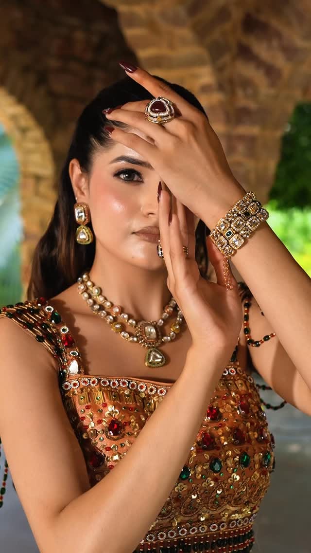 Post 4 by Vartika - Jaipur Makeup Artist on Instagram (video)