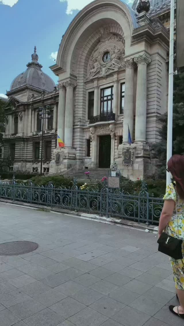 Post 8 by Georgeana Grădinariu on Instagram (video)