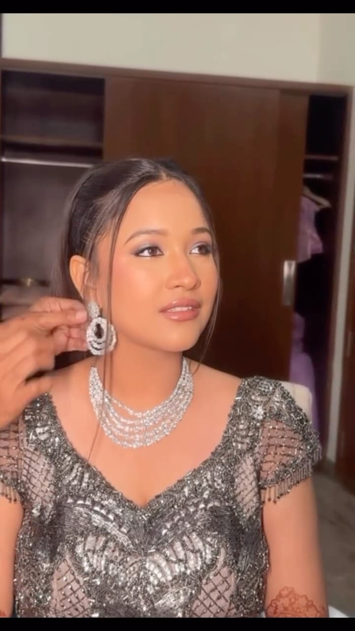 Post 4 by Makeup By Tushita on Instagram (video)