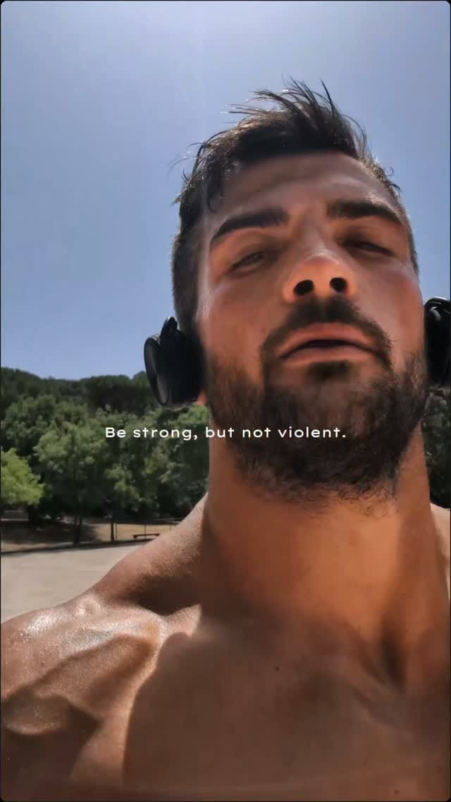 Post 2 by Edoardo Gigliotti on Instagram (video)