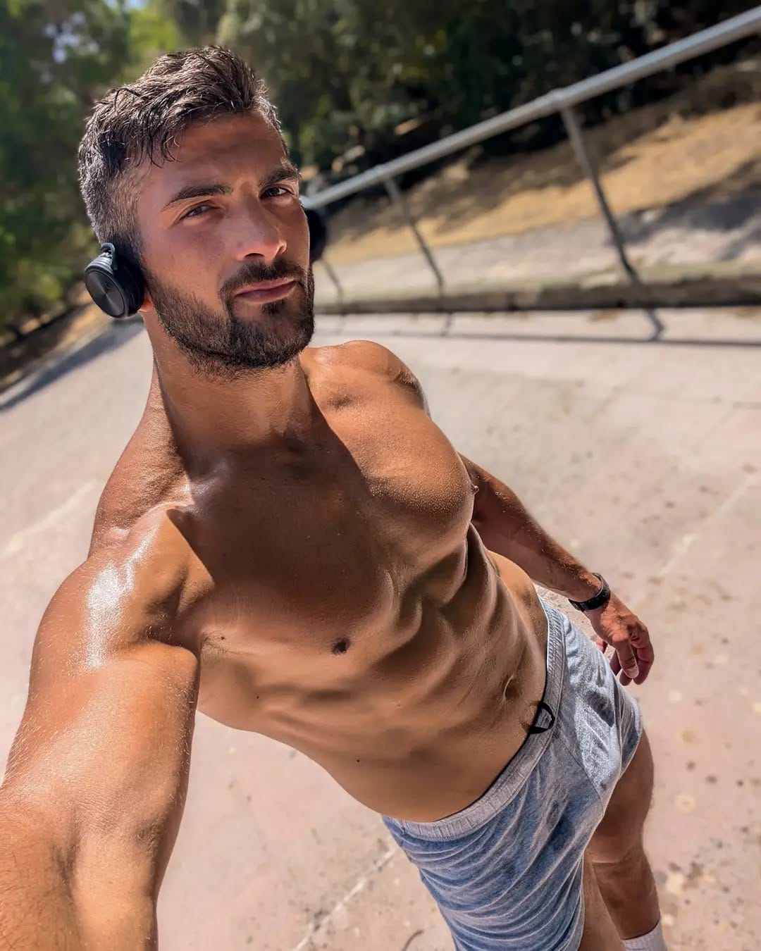 Post 4 by Edoardo Gigliotti on Instagram (carousel)