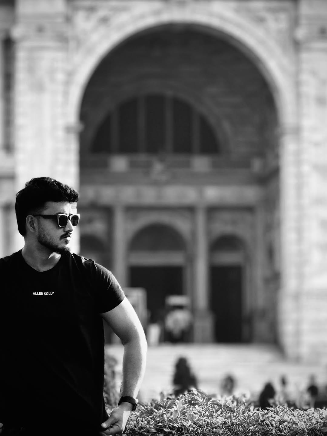 Post 2 by ડꪊ𝕣ꪖ𝕛 on Instagram (image)