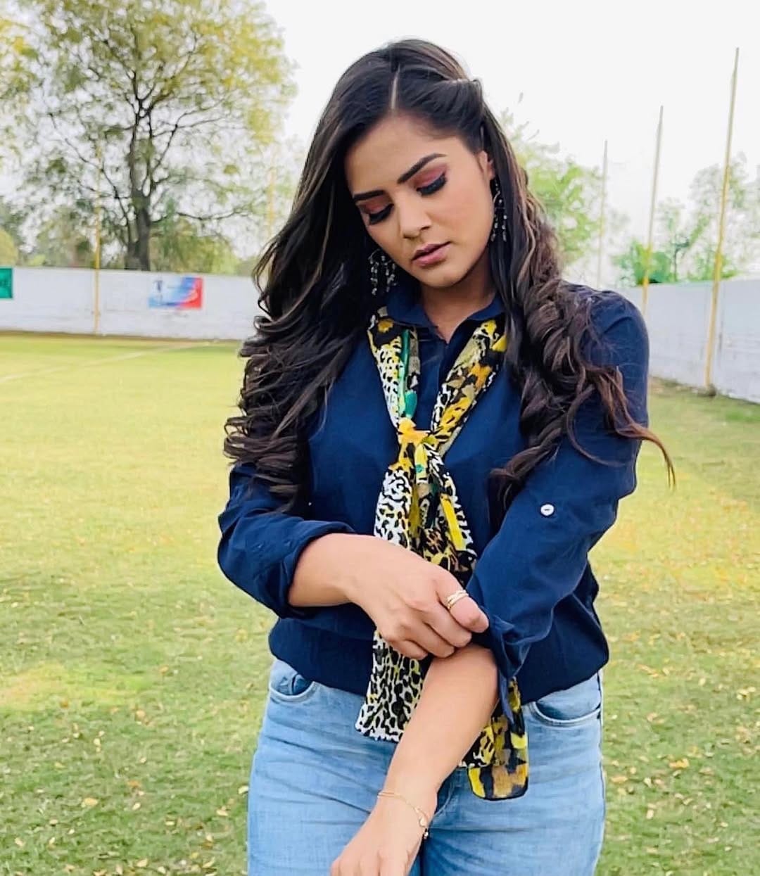 Post 10 by Kiran Negi | Makeup Artist 🧿 on Instagram (carousel)