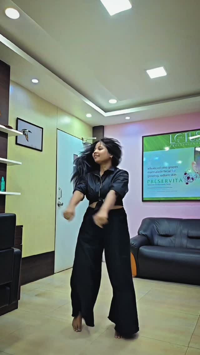 Post 10 by Dazzling Mickey on Instagram (video)