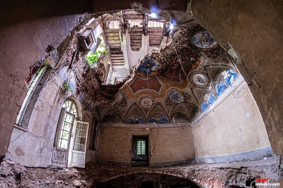 Post 5 by Luoghi abbandonati - urbex 🇮🇹 on Instagram (image)