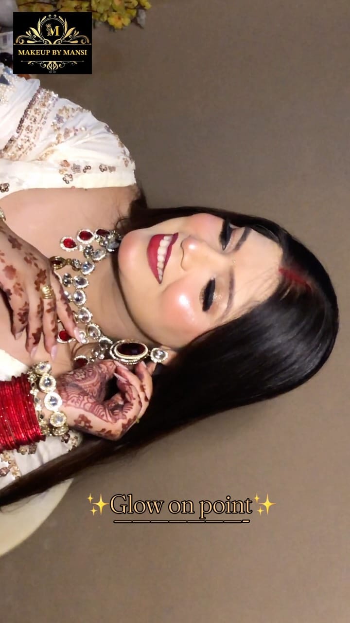 Post 4 by MANSI | PROFESSIONAL MAKEUP AND HAIR ARTIST on Instagram (video)