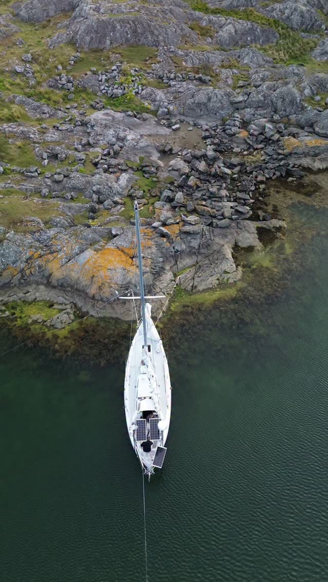 Post 4 by @sailingandsunsets on Instagram (video)