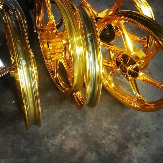 Post 3 by MHA Chrome&candy on Instagram (image)