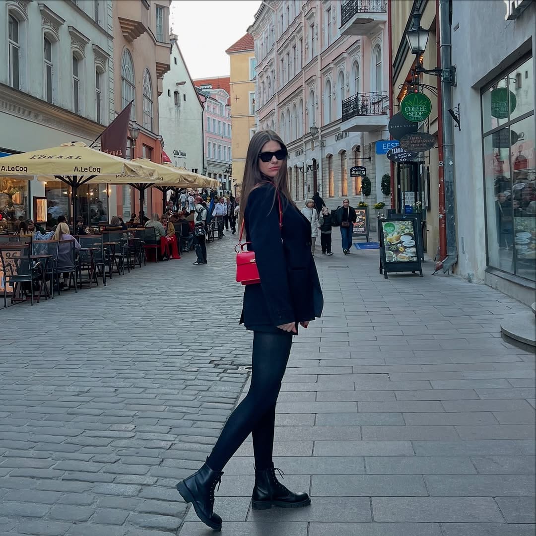 Post 10 by Adelina Ungureanu on Instagram (image)