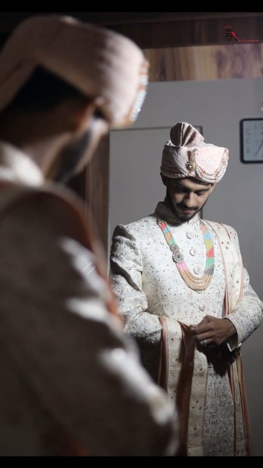 Post 4 by Amna  👑 on Instagram (video)