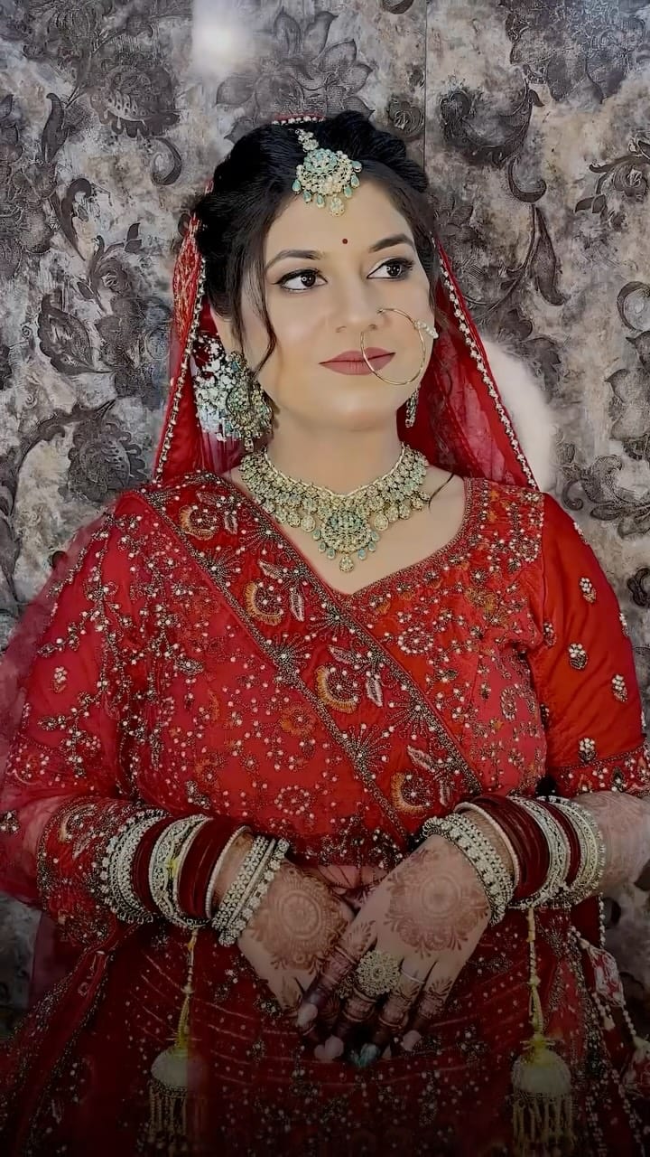 Post 1 by Makeup Artist Prayagraj on Instagram (video)