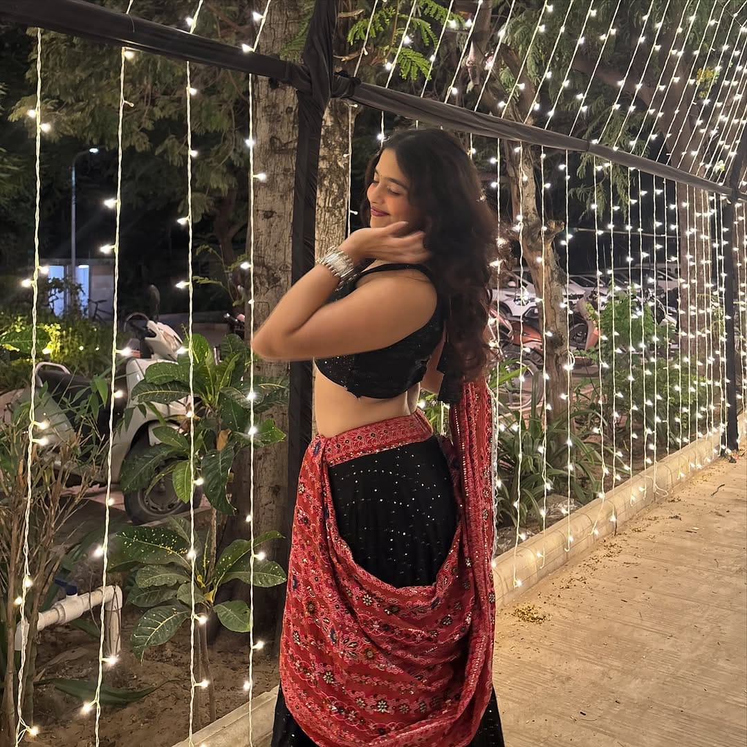 Post 9 by Esha ✧˖° on Instagram (carousel)