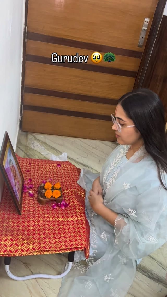 Post 2 by TrendyOrder - Tradition Aur Trend Ka Perfect Blend on Instagram (video)
